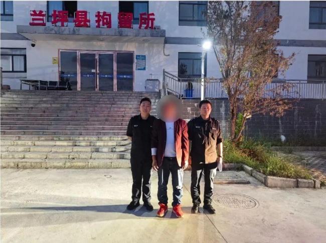 男子恶意拨打报警电话被拘