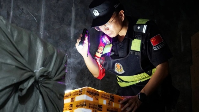 民警累計(jì)繳毒2.6噸 韌帶斷裂仍抓捕 邊境“硬漢”李秉徽