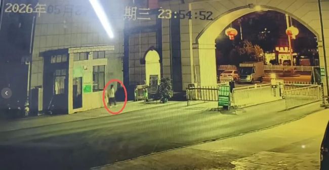女孩给姐姐和网友转账后失联 深夜公园失踪引担忧