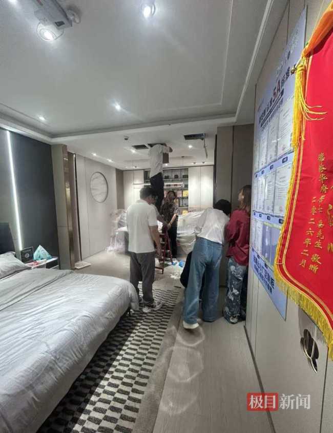 家具店老板回应砸墙拆顶救4只小猫 爱心行动损失数万元