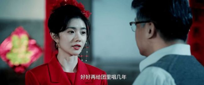 劉紅兵強(qiáng)迫秦娥穿著戲服時(shí)和他親熱 戲服下的痛苦與決裂