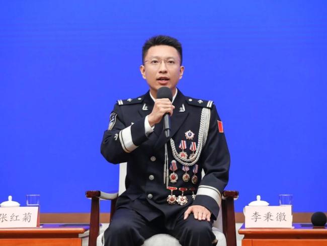 民警累计缴毒2.6吨 负伤仍抓捕 边境“硬汉”李秉徽