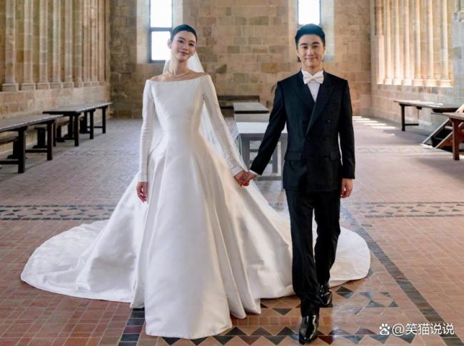 奚梦瑶婚礼间隙与女儿互动 幸福瞬间温馨分享