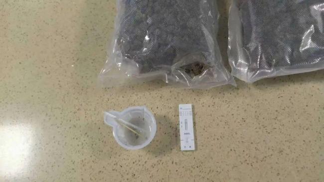 近两斤大麻卷入婴儿毛毯过关被查获 深圳海关严查毒品走私