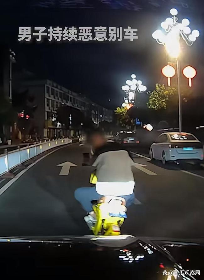 男子骑车蛇形走位还恶意别车被行拘
