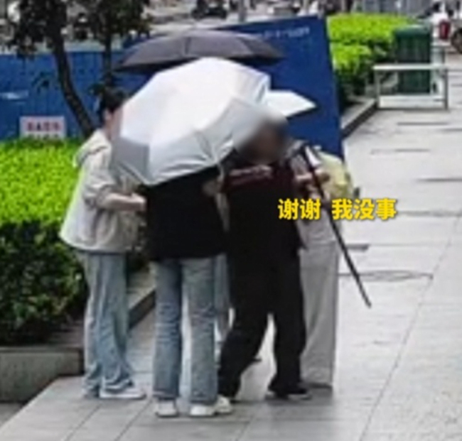 老人摔倒3次幸得7名熱心群眾相助 溫暖人心的接力救助