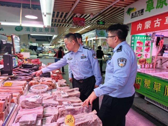 上海一餐飲店用豬肉代替驢肉被抓 低價(jià)肉冒充高價(jià)肉