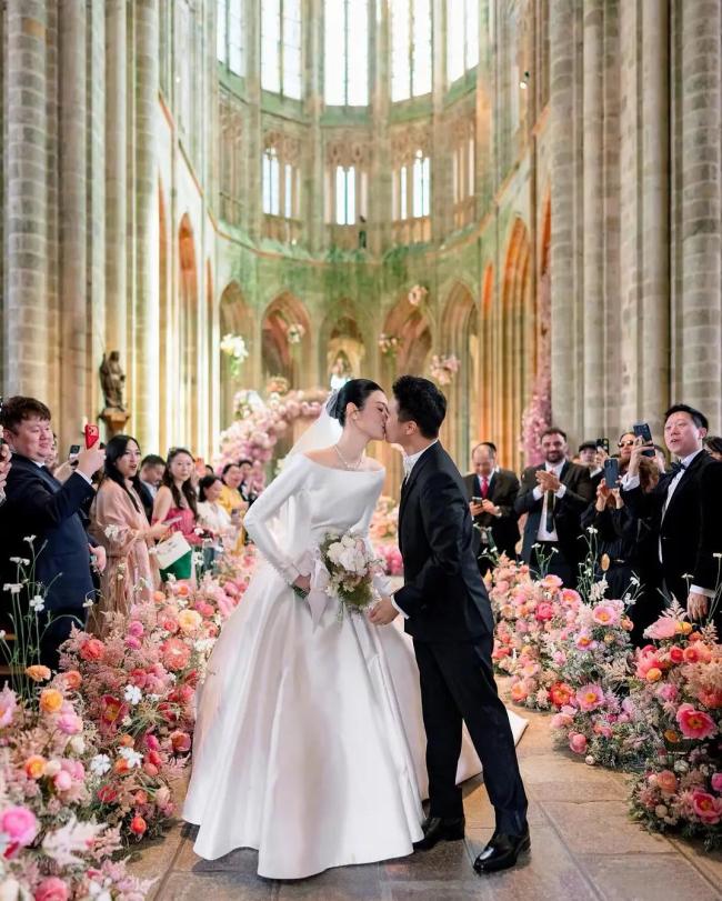 奚梦瑶晚晚婚礼审美 氛围感对决