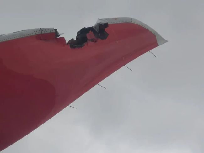 伊比利亚航空一客机水门礼撞消防车
