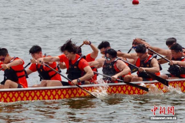 海峽兩岸龍舟賽在廈門開賽 龍舟集美行·兩岸一家親