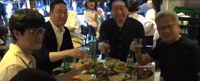 黃仁勛與韓國三名商界大佬烤肉聚會 共飲炸彈酒談合作