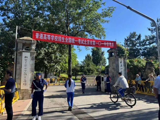 直擊高考第一天 考生狀態(tài)很好 書寫青春考卷