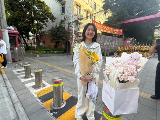一天就考完！他們的高考提前結(jié)束 幸?？忌奶貏e日