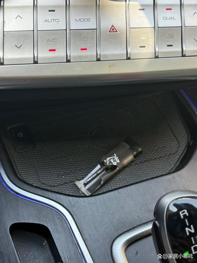 夏天車內(nèi)這幾樣?xùn)|西趕緊扔 高溫下的隱患警告