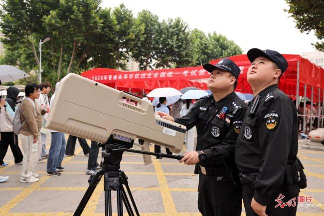 學子執(zhí)筆追夢，各方同心護航