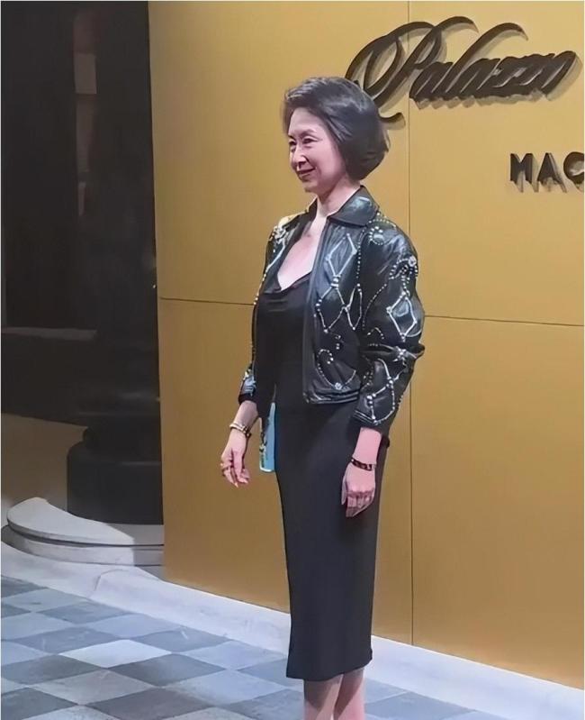 何超琼套现逾1.4亿美元 布局新赛道