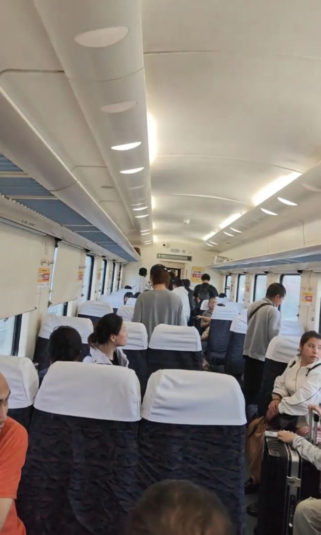 铁路官方通报出发7小时后折返 暴雨致列车折返