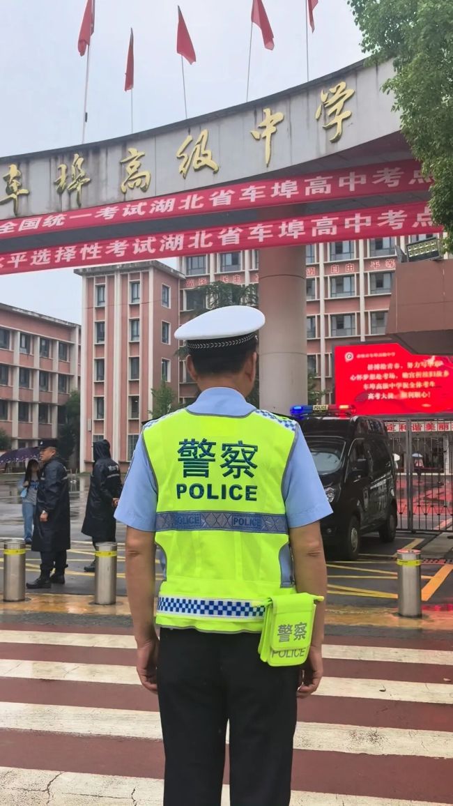59岁民警退休前最后一次护考