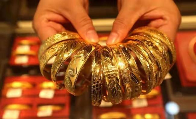 金价崩盘140美元，是捡漏还是快跑？ 投资需谨慎