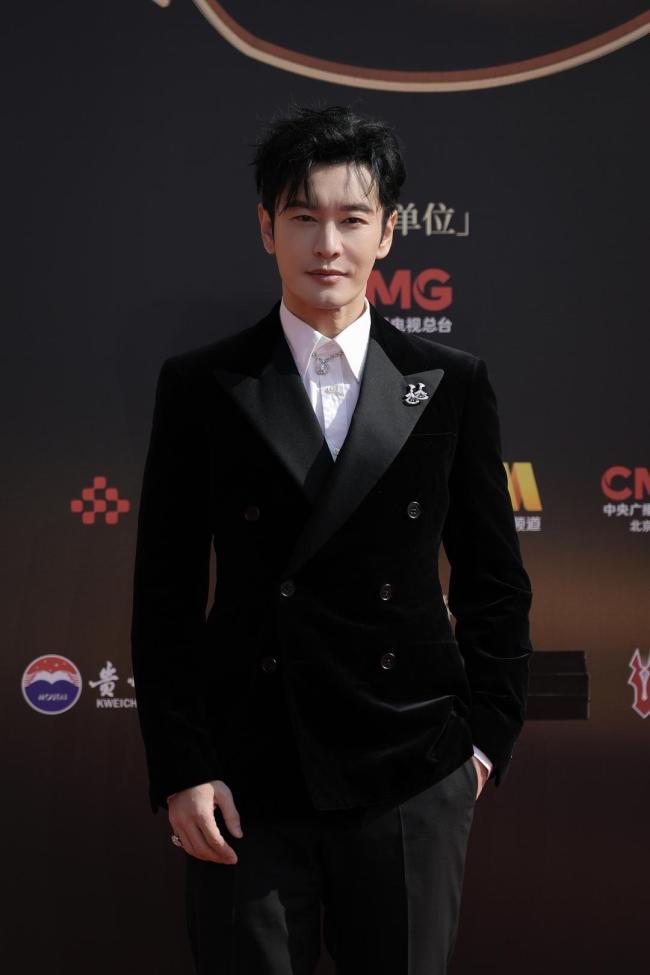 黄晓明回应二战上岸博士
