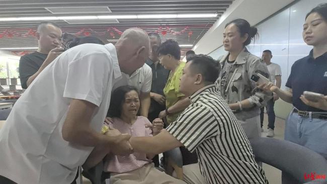 姐姐幫弟帶娃時(shí)孩子被拐 39年后團(tuán)聚 跨越近四十年的重逢