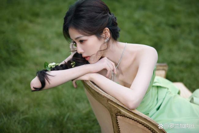 白鹿把唯一的茉莉花给了小婉 清新淡雅风俘获人心
