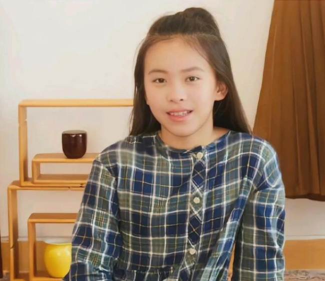 刘涛携女儿亮相意大利 母女同框似姐妹