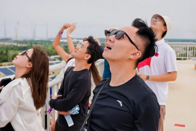 香港媒體人現(xiàn)場觀看火箭發(fā)射 見證大國航天力量
