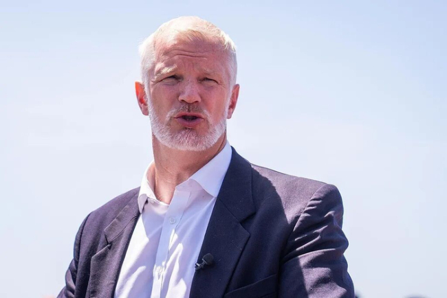英国一天两名高官接连辞职