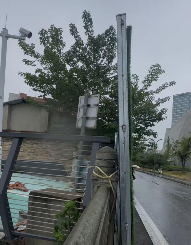 成都赤脚救落水金毛的女孩找到了 温暖人心的救援