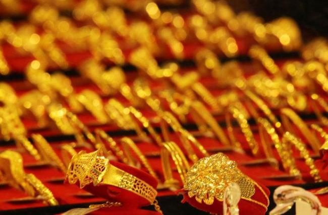 金價連跌買一口價還是按克買 金飾單價跌破1300元