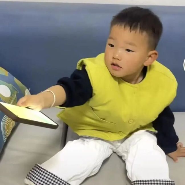 奶奶晾个衣服3岁孙子不见了