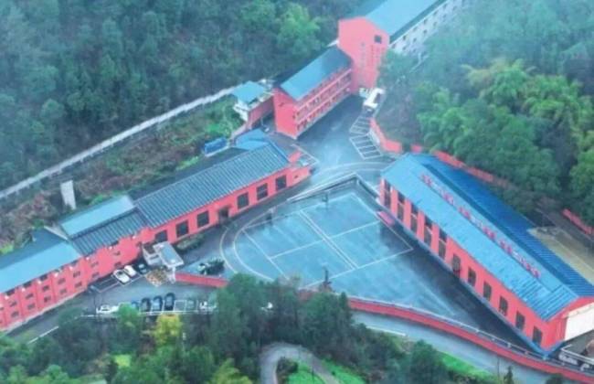 重庆通报失联女友被送素质教育基地