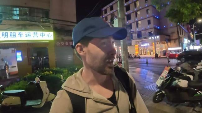 美博主想拍落后中国被大凉山孩子问住