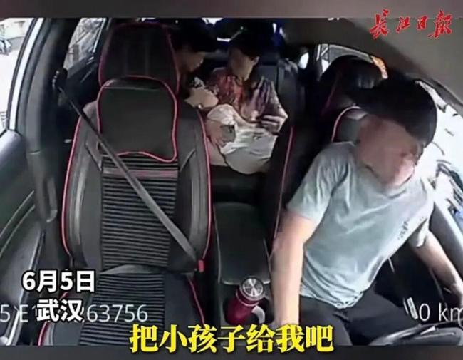 “走啊”!逆行闯灯的王涛获警方褒奖 紧急救援彰显大爱