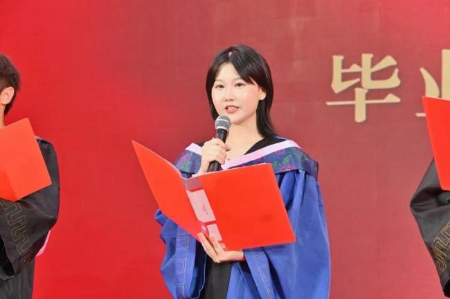 女生确诊肺癌后经历4次化疗20次放疗 抗癌女孩的坚韧与希望