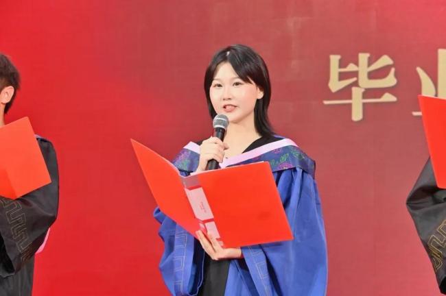 女孩肺癌晚期坚持读研：顺利毕业 抗癌与学业并行的奇迹