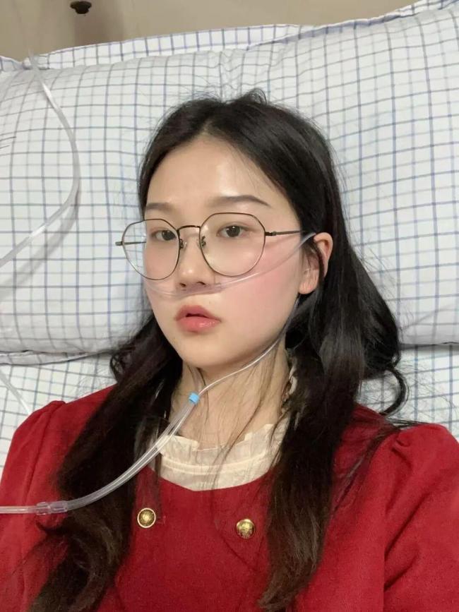 女生确诊肺癌后经历4次化疗20次放疗 抗癌女孩的坚韧与希望