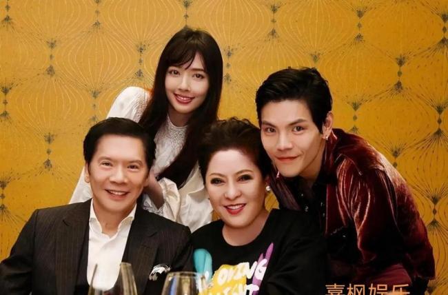 向太曝郭碧婷生二胎很辛苦 顺转剖经历险情