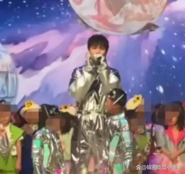 何猷君参加儿子毕业典礼 星二代团聚现场