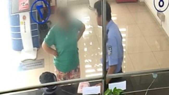 男子深夜报警家中现金被盗 保洁人员作案被抓