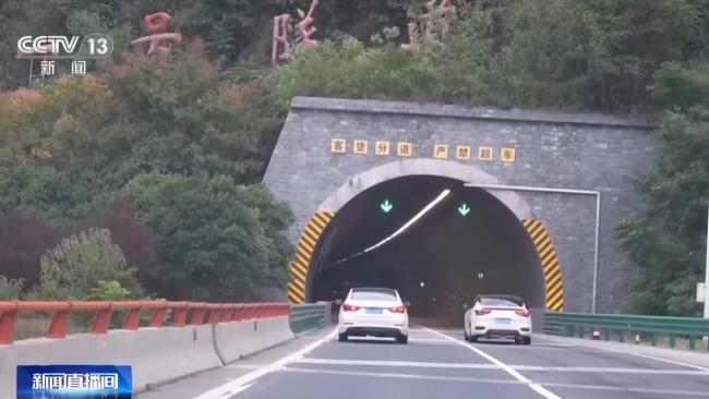 为何雨天隧道出入口事故频发 光线骤变与水膜影响安全