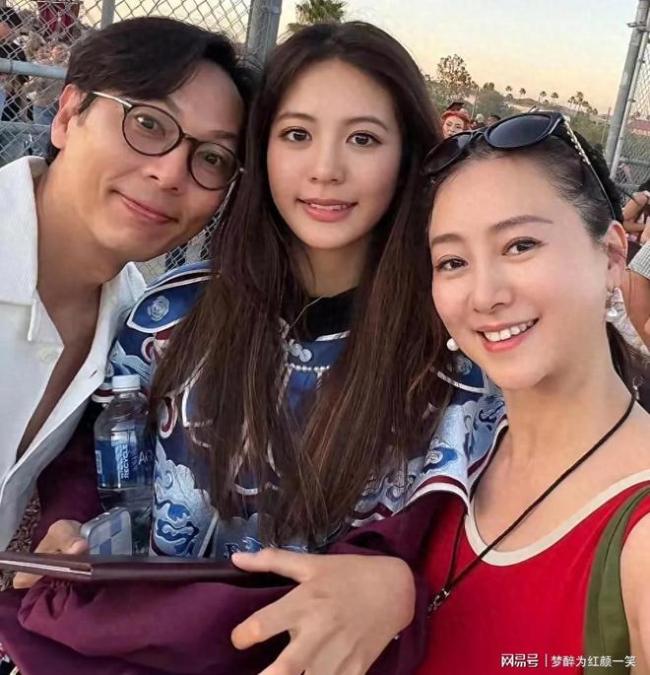 翁虹女儿高中毕业