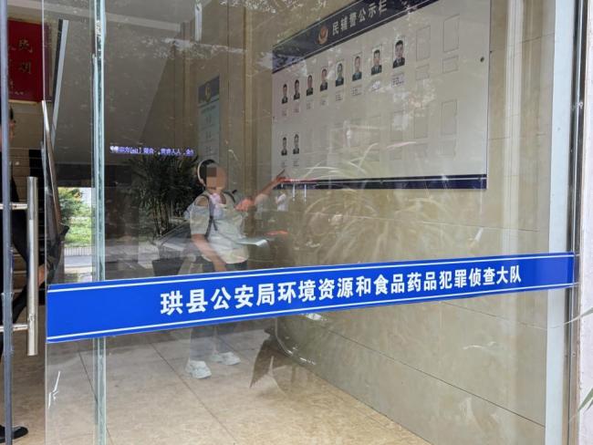 警方扣走159瓶茅台后多瓶酒成空瓶 物证疑云待解