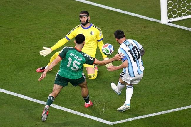 梅西独揽三球 阿根廷3-0阿尔及利亚