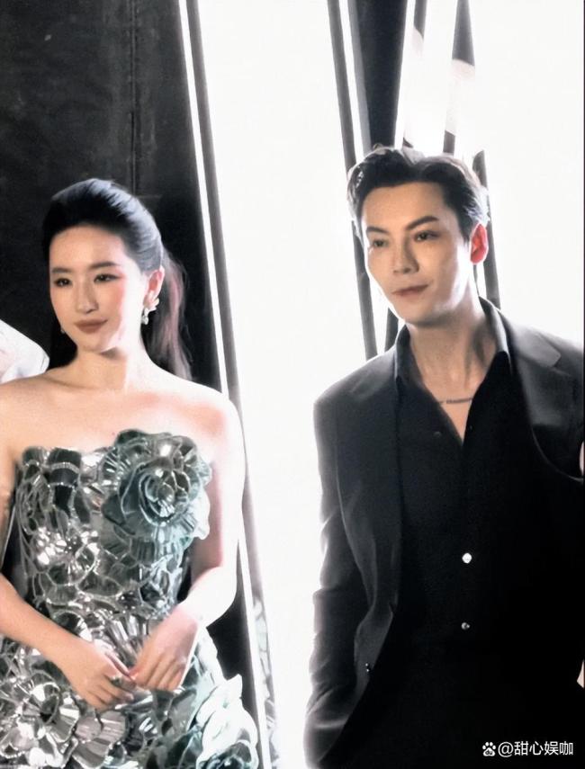 刘亦菲陈伟霆合影被赞似豪门继承人 内娱顶级社交范本