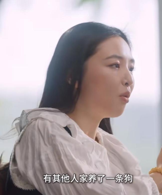 吴倩被爸爸打掉牙齿不敢吐出来