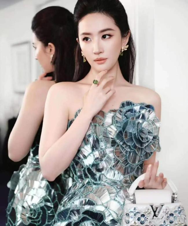 刘亦菲琉璃玫瑰裙