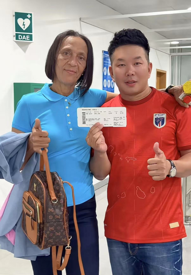 佛得角门将妈妈拖义乌行李箱赴美 侨胞助力圆梦现场观赛