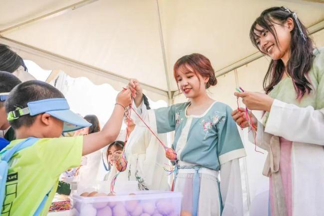 一键解锁“端午N种打开方式” 节日仪式感与城市烟火气
